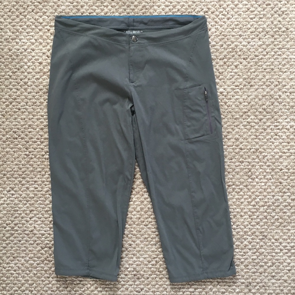 Columbia activewear capris in grey size 10